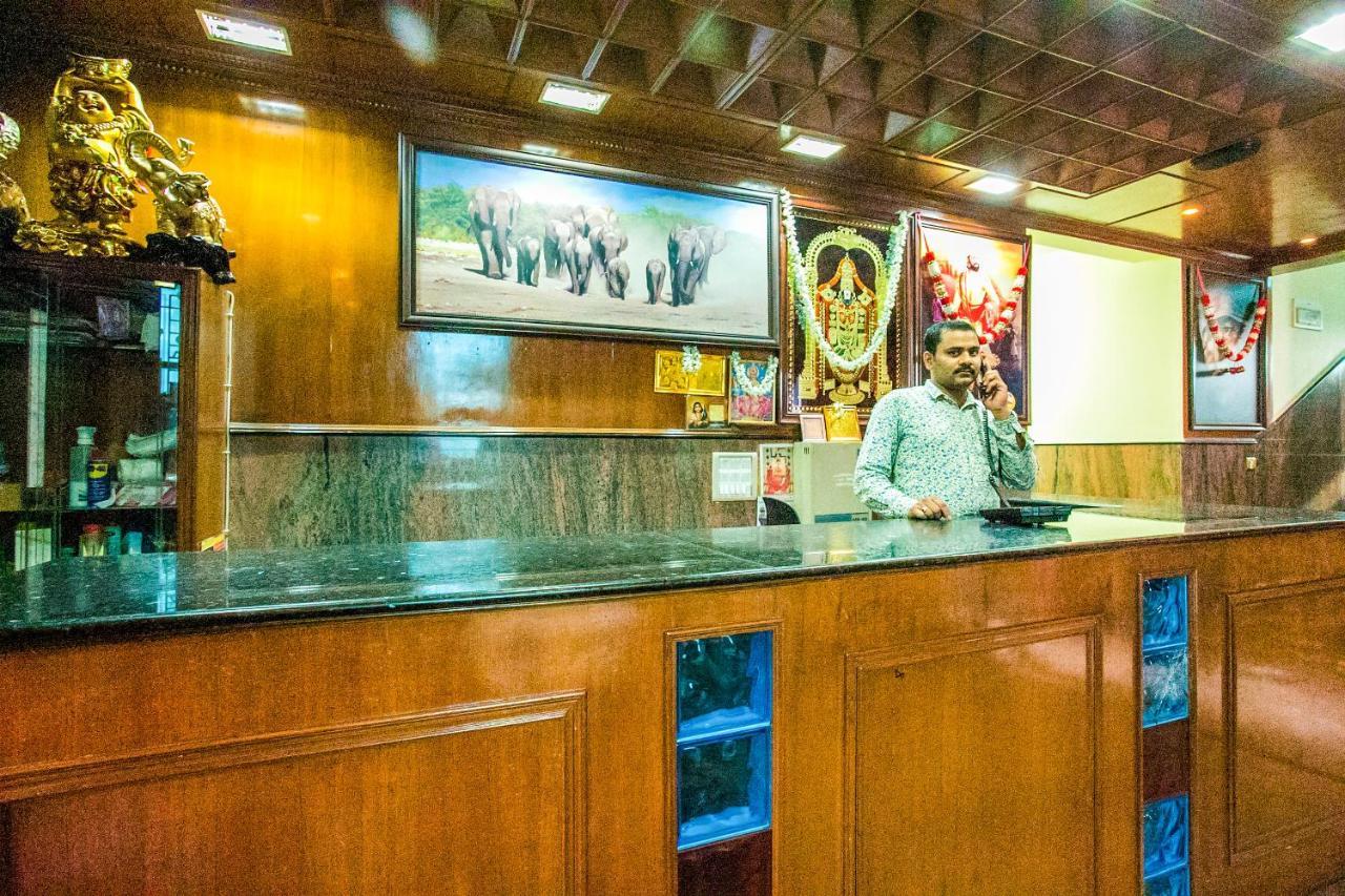 Priyanka Residency Hotel Bangalore Bagian luar foto
