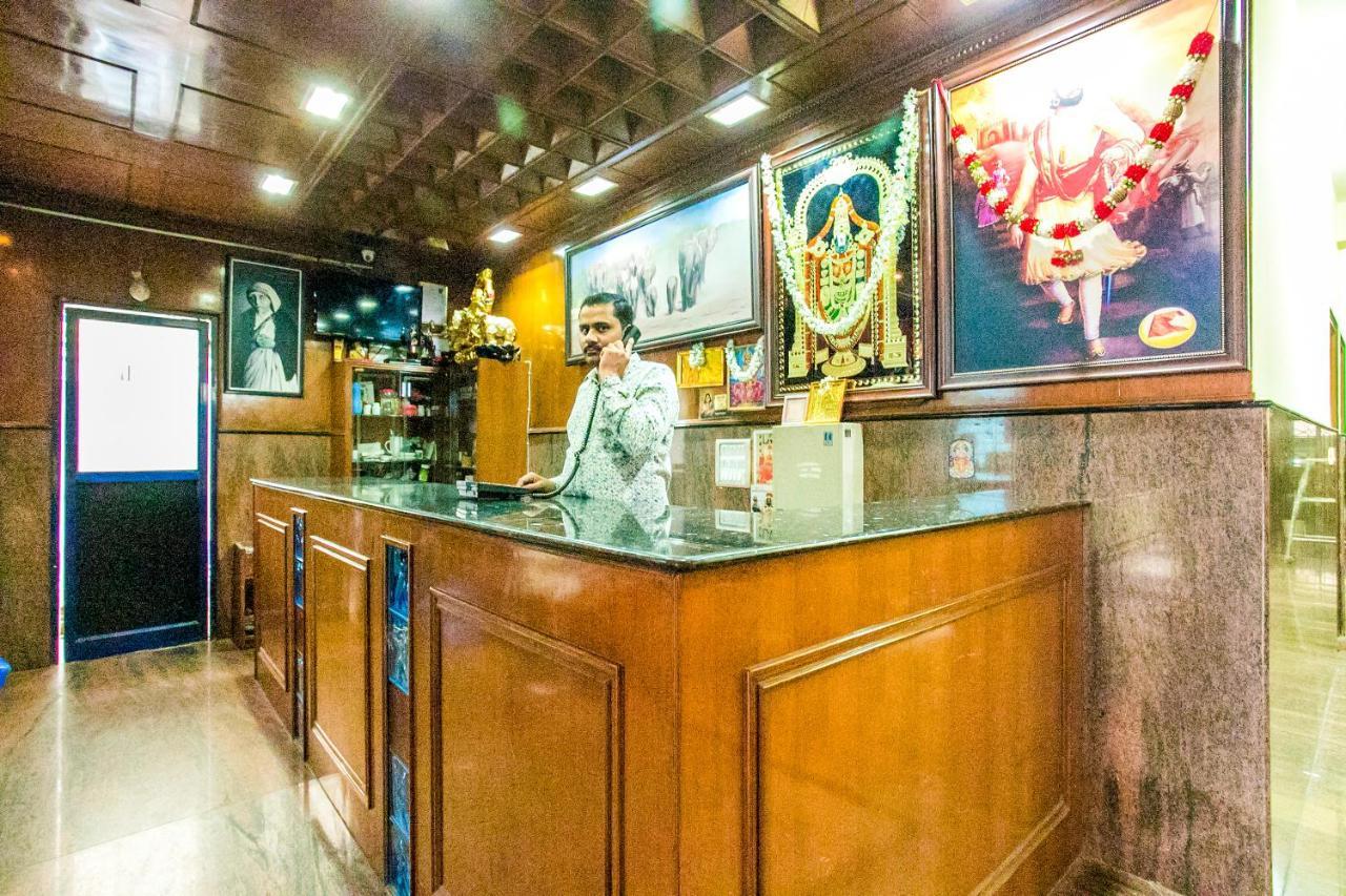 Priyanka Residency Hotel Bangalore Bagian luar foto