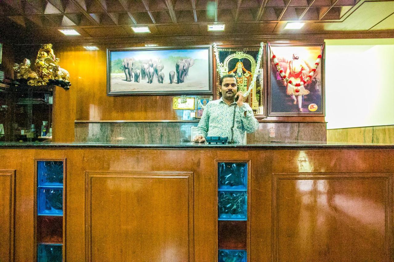 Priyanka Residency Hotel Bangalore Bagian luar foto