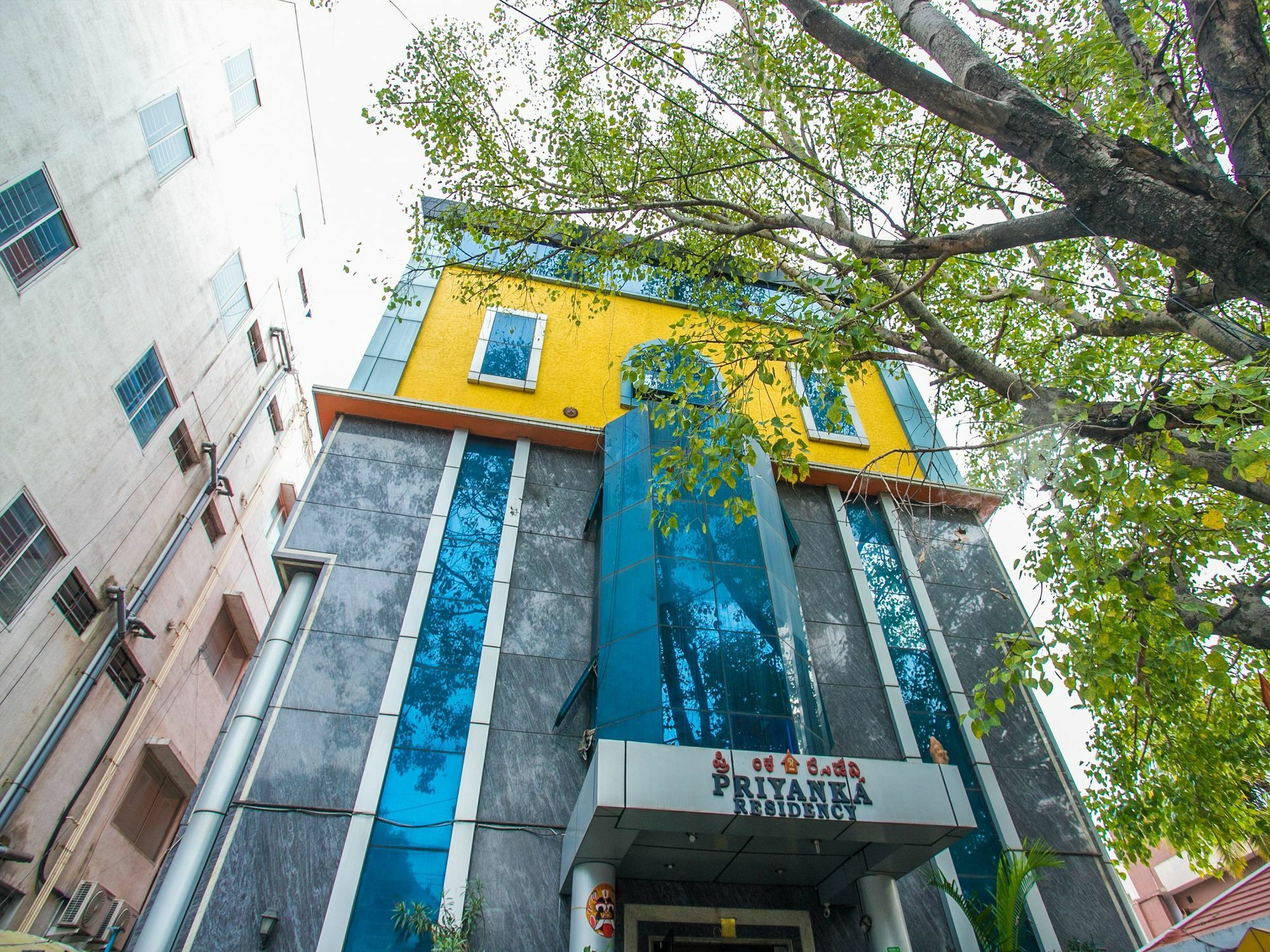 Priyanka Residency Hotel Bangalore Bagian luar foto